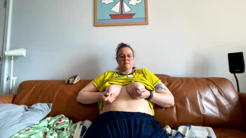 Snapshot of ppriestess chatting on July 28, 10:32 am ppriestess online show from July 28, 10:32 am