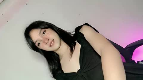 Snapshot of precious_laura18 chatting on June 8, 1:11 pm precious_laura18 online show from June 8, 1:11 pm