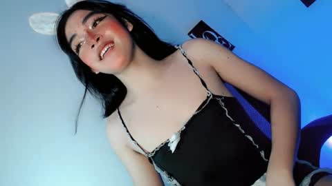 Snapshot of precious_laura18 chatting on June 17, 8:10 pm precious_laura18 online show from June 17, 8:10 pm