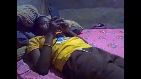 Snapshot of precious_nesh chatting on May 20, 5:35 am precious_nesh online show from May 20, 5:35 am