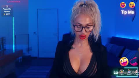 Snapshot of preggyhotmommy chatting on September 18, 8:55 pm Victoria online show from September 18, 8:55 pm