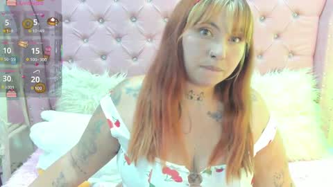 Snapshot of pretti__violet_ chatting on September 19, 1:29 am Pretti Violet online show from September 19, 1:29 am