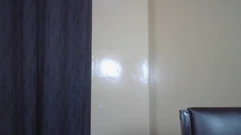 Snapshot of prettie_essy chatting on December 13, 7:53 pm Essy online show from December 13, 7:53 pm