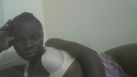 Snapshot of prettiest_doll chatting on December 15, 5:55 am prettiest_doll online show from December 15, 5:55 am