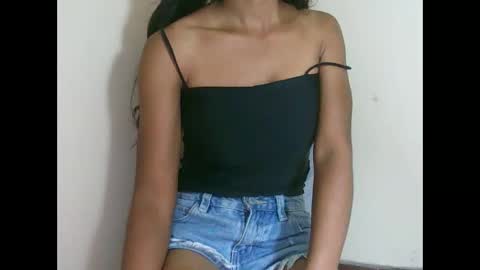 Snapshot of prettiethalia chatting on October 23, 7:29 am prettiethalia online show from October 23, 7:29 am