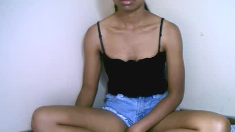 Snapshot of prettiethalia chatting on October 29, 11:23 am prettiethalia online show from October 29, 11:23 am