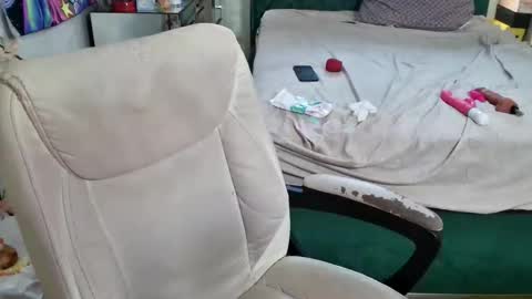 Snapshot of pretty69queen chatting on October 22, 6:18 pm Yasmine pretty online show from October 22, 6:18 pm