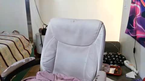 Snapshot of pretty69queen chatting on December 14, 11:20 pm Yasmine pretty online show from December 14, 11:20 pm