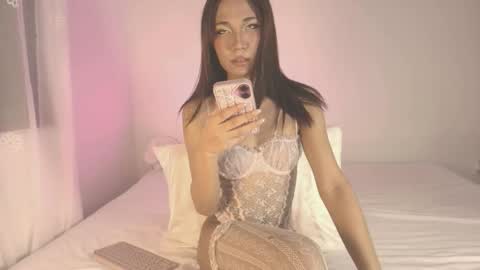 Snapshot of pretty_aerii chatting on March 17, 5:55 am sarah online show from March 17, 5:55 am