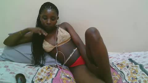 pretty online show from February 10, 3:05 pm