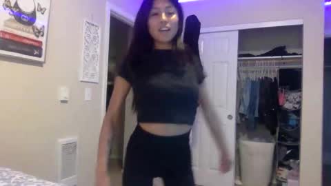 Snapshot of pretty_girl828687 chatting on October 16, 9:49 pm pretty_girl828687 online show from October 16, 9:49 pm