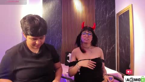 Snapshot of pretty_honey22 chatting on June 6, 12:27 am pretty_honey22 online show from June 6, 12:27 am