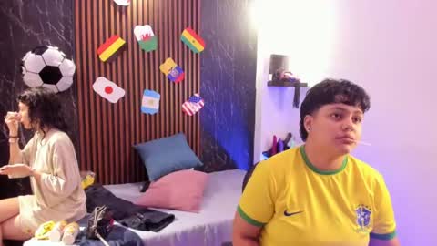 Snapshot of pretty_honey22 chatting on June 16, 1:30 am pretty_honey22 online show from June 16, 1:30 am