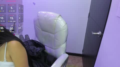 pretty online show from March 12, 11:38 am