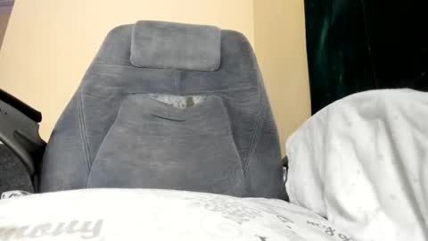 Snapshot of pretty_kitty_babe chatting on February 12, 12:00 pm kezzy online show from February 12, 12:00 pm