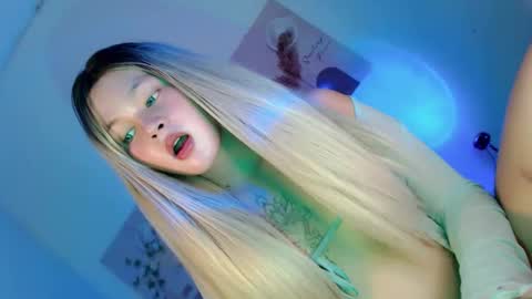 Flor online show from November 16, 4:40 am