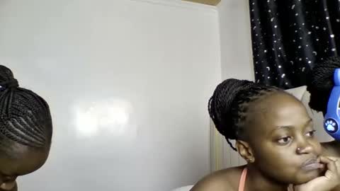 pretty luv1 online show from February 12, 9:43 pm