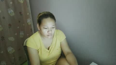 pretty_lyn08 online show from April 28, 8:30 am