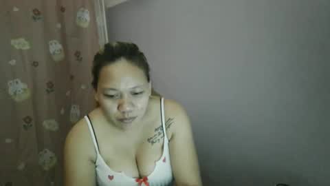 Snapshot of pretty_lyn08 chatting on May 3, 5:52 pm pretty_lyn08 online show from May 3, 5:52 pm
