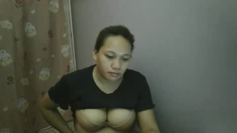 Snapshot of pretty_lyn08 chatting on May 9, 6:02 pm pretty_lyn08 online show from May 9, 6:02 pm