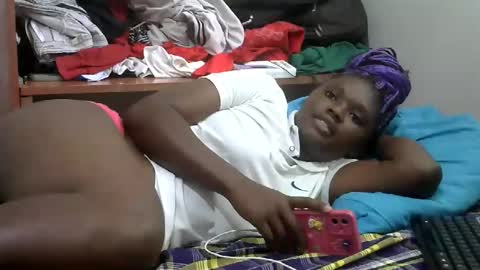 pretty_melan online show from April 28, 7:02 am