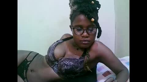 Snapshot of pretty_mellan chatting on January 22, 5:49 pm pretty_mellan online show from January 22, 5:49 pm