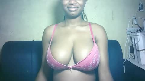 pretty_milan online show from December 19, 10:06 pm