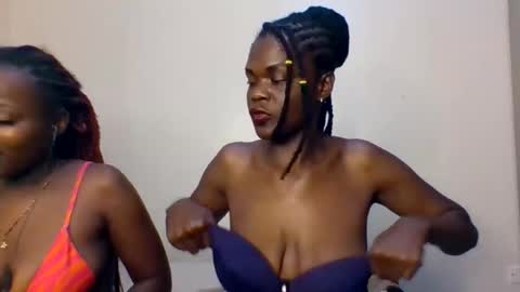 Snapshot of pretty_naya chatting on November 22, 6:51 pm naya online show from November 22, 6:51 pm