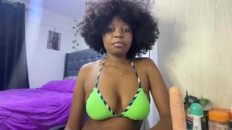 Snapshot of pretty_peaches chatting on December 15, 9:08 pm Pretty peaches online show from December 15, 9:08 pm