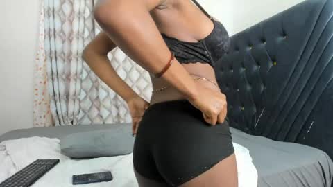 pretty_peshy online show from April 17, 10:07 am