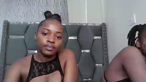 Snapshot of pretty_petite18 chatting on February 12, 12:22 pm lynn online show from February 12, 12:22 pm