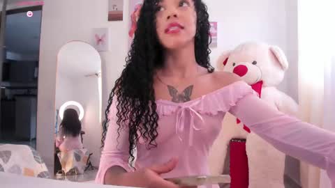 Snapshot of pretty_pettite chatting on May 17, 3:30 pm pretty_pettite online show from May 17, 3:30 pm