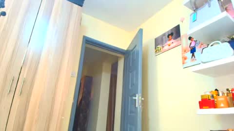 Snapshot of pretty_pussy2 chatting on July 13, 9:01 am Essy online show from July 13, 9:01 am