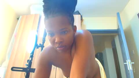 Snapshot of pretty_pussy2 chatting on August 9, 10:53 am Essy online show from August 9, 10:53 am