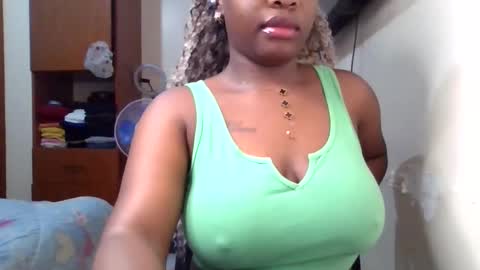 Snapshot of pretty_shila chatting on May 11, 12:05 am pretty_shila online show from May 11, 12:05 am