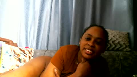 Snapshot of pretty_zii chatting on July 6, 10:56 am zii online show from July 6, 10:56 am