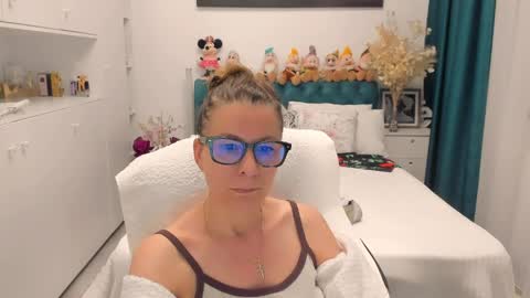 Snapshot of prettyblackeyes chatting on May 10, 5:45 am wilma online show from May 10, 5:45 am