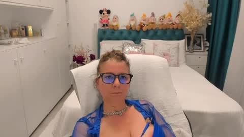 Snapshot of prettyblackeyes chatting on May 30, 11:02 pm wilma online show from May 30, 11:02 pm