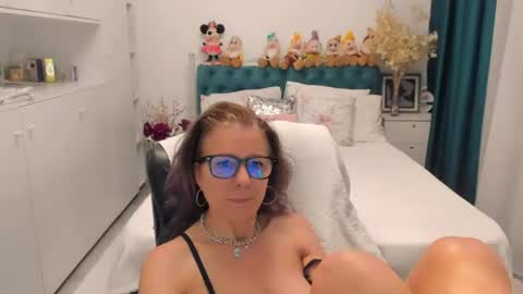 Snapshot of prettyblackeyes chatting on June 11, 6:44 am wilma online show from June 11, 6:44 am