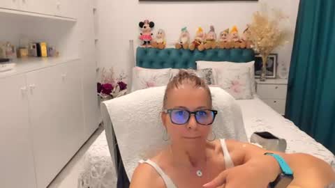 Snapshot of prettyblackeyes chatting on June 12, 7:18 am wilma online show from June 12, 7:18 am