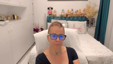 Snapshot of prettyblackeyes chatting on June 13, 6:00 am wilma online show from June 13, 6:00 am