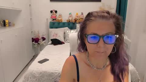 Snapshot of prettyblackeyes chatting on June 18, 5:51 am wilma online show from June 18, 5:51 am