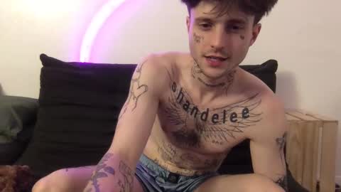 Snapshot of prettyboyszn chatting on October 21, 4:24 am pretty boy online show from October 21, 4:24 am