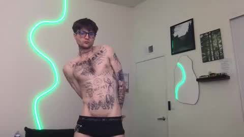 Snapshot of prettyboyszn chatting on December 23, 2:20 am pretty boy online show from December 23, 2:20 am