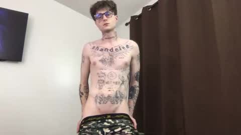 Snapshot of prettyboyszn chatting on January 7, 5:32 am pretty boy online show from January 7, 5:32 am