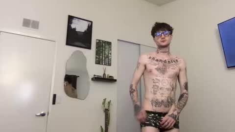 Snapshot of prettyboyszn chatting on January 13, 4:51 am pretty boy online show from January 13, 4:51 am