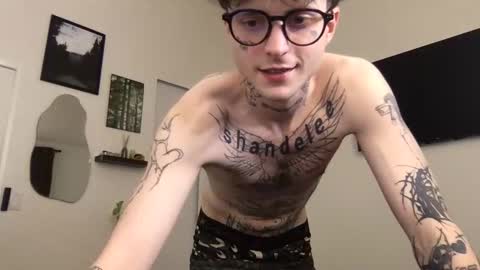 Snapshot of prettyboyszn chatting on January 14, 3:01 am pretty boy online show from January 14, 3:01 am