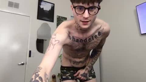 Snapshot of prettyboyszn chatting on January 17, 12:37 am pretty boy online show from January 17, 12:37 am