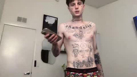 Snapshot of prettyboyszn chatting on January 18, 3:21 am pretty boy online show from January 18, 3:21 am