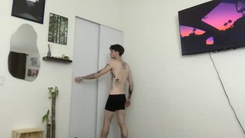 Snapshot of prettyboyszn chatting on February 2, 3:38 am pretty boy online show from February 2, 3:38 am